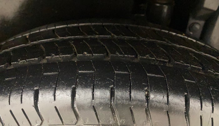 2014 Maruti Swift VXI, Petrol, Manual, 67,839 km, Left Rear Tyre Tread