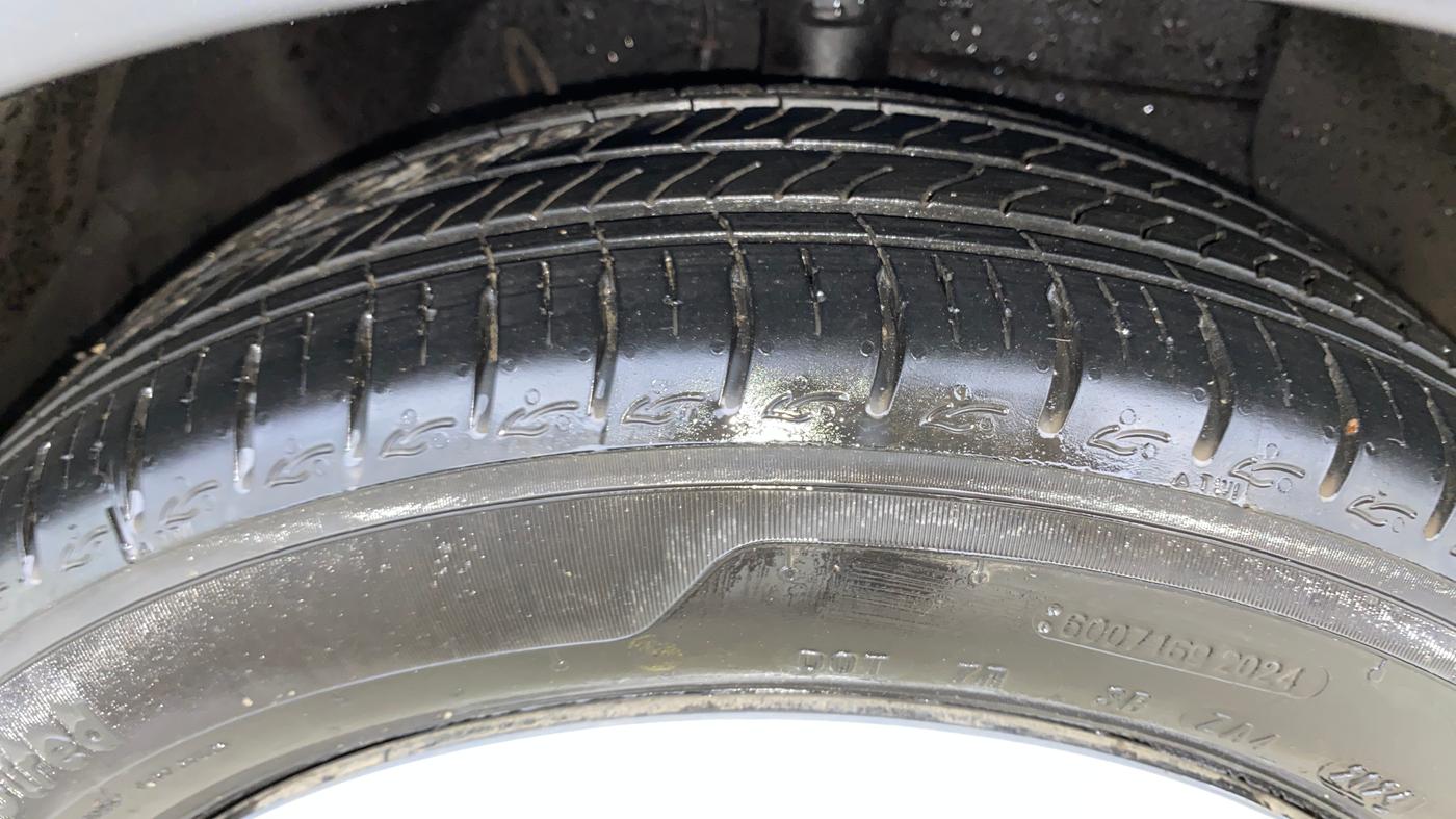 2024 Hyundai AURA S 1.2, Petrol, Manual, 2,413 km, Right Front Tyre Tread