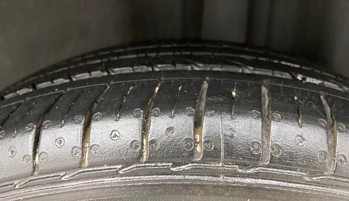 2021 Volkswagen Vento HIGHLINE PLUS 1.0L TSI AT, Petrol, Automatic, 17,712 km, Left Rear Tyre Tread