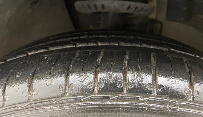2021 Volkswagen Vento HIGHLINE PLUS 1.0L TSI AT, Petrol, Automatic, 17,712 km, Left Front Tyre Tread