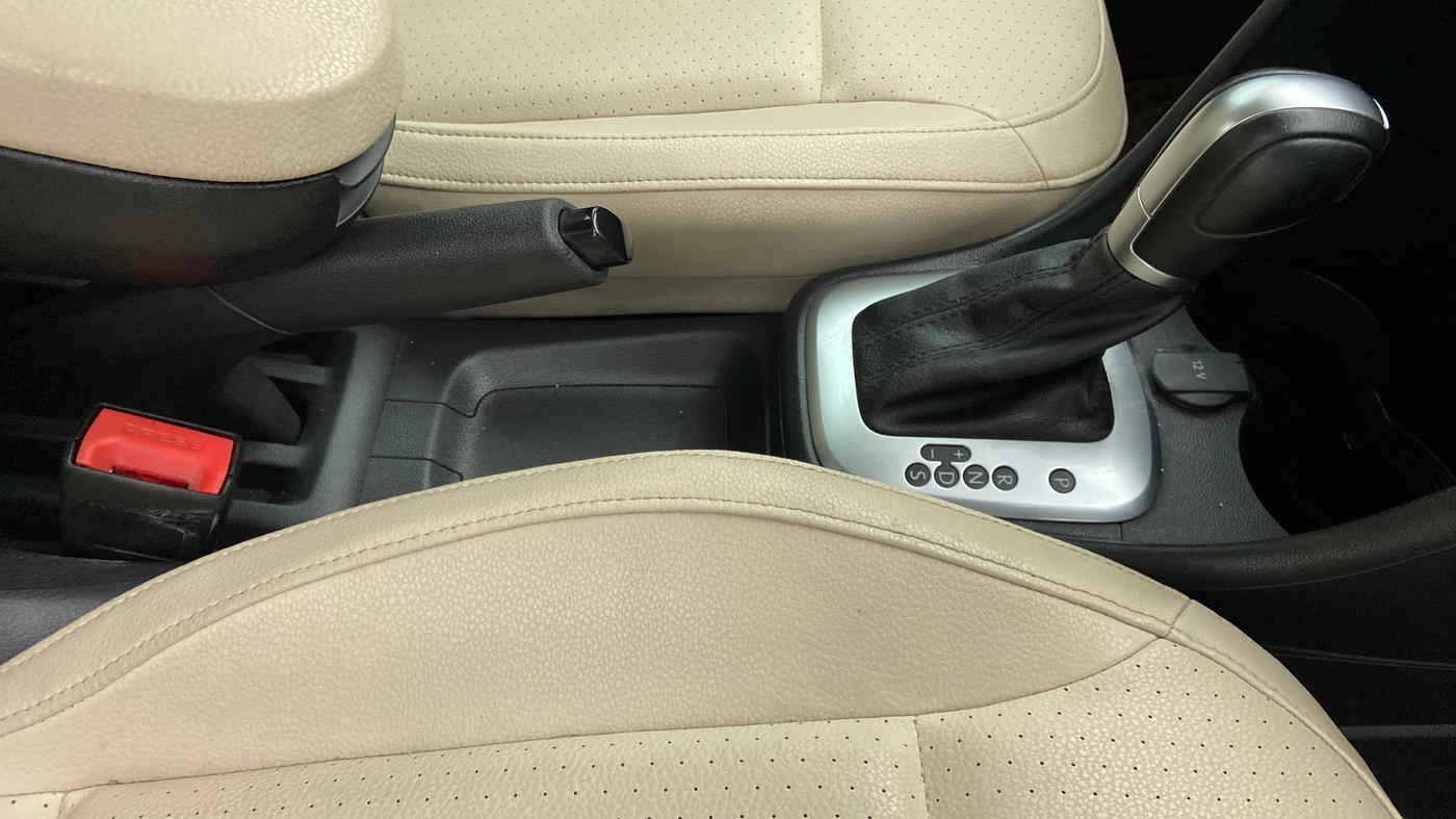 2021 Volkswagen Vento HIGHLINE PLUS 1.0L TSI AT, Petrol, Automatic, 17,712 km, Gear Lever