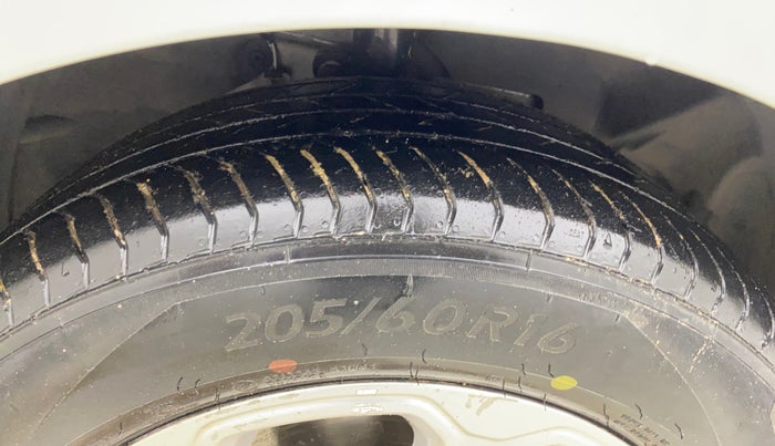 2019 Ford Ecosport TITANIUM + 1.5L DIESEL, Diesel, Manual, 1,26,514 km, Right Front Tyre Tread