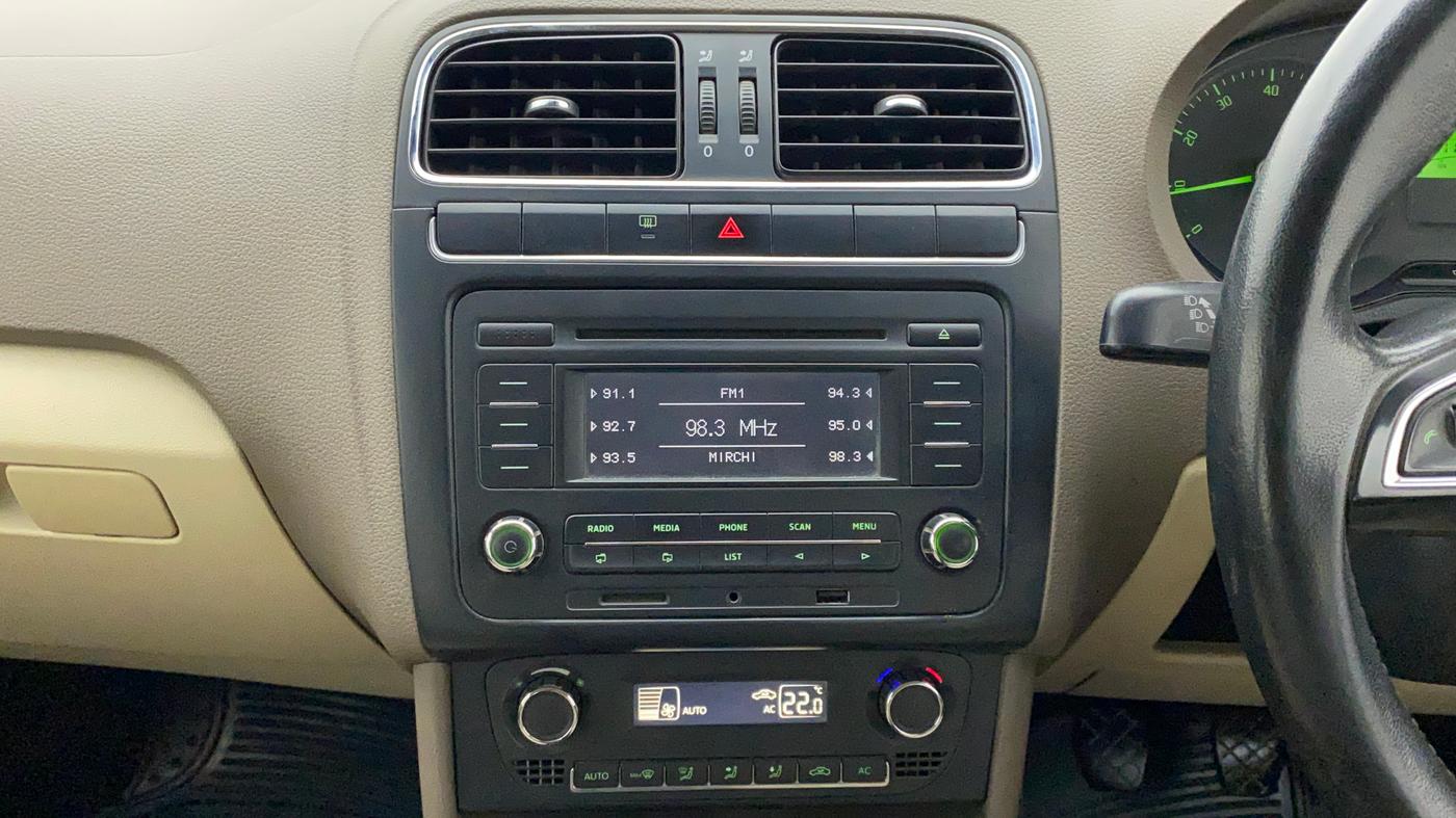 2013 Skoda Rapid ELEGANCE 1.6 MPI MT, Petrol, Manual, 1,14,710 km, Air Conditioner