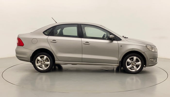2013 Skoda Rapid ELEGANCE 1.6 MPI MT, Petrol, Manual, 1,14,710 km, Right Side View