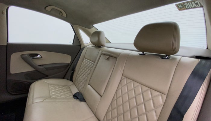 2013 Skoda Rapid ELEGANCE 1.6 MPI MT, Petrol, Manual, 1,14,710 km, Right Side Rear Door Cabin