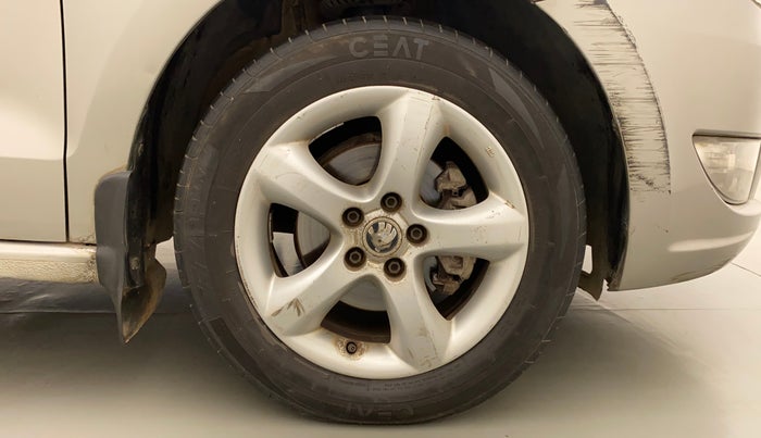 2013 Skoda Rapid ELEGANCE 1.6 MPI MT, Petrol, Manual, 1,14,710 km, Right Front Wheel