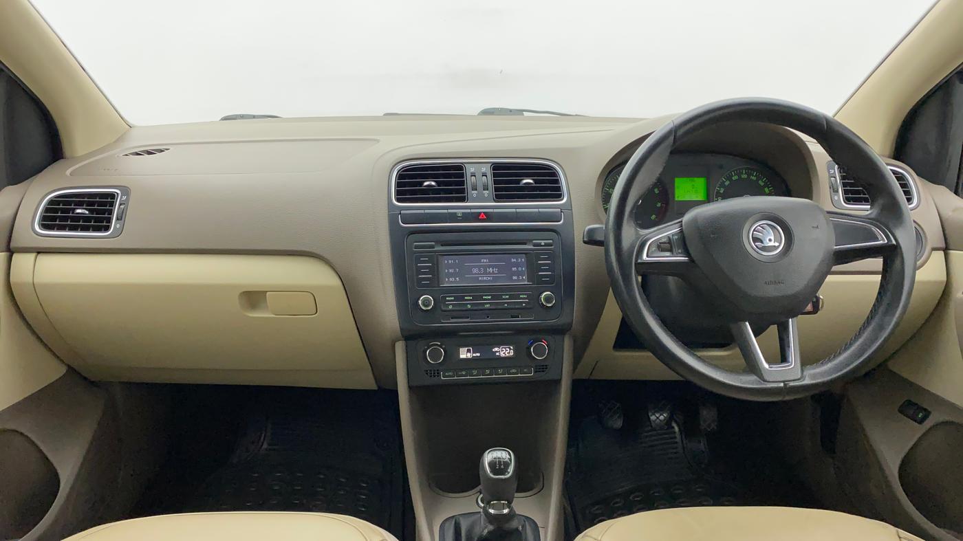 2013 Skoda Rapid ELEGANCE 1.6 MPI MT, Petrol, Manual, 1,14,710 km, Dashboard