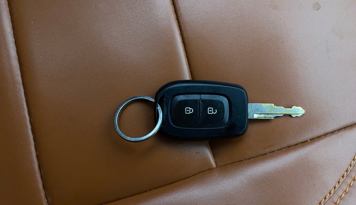 2022 Renault Kwid RXT 1.0 (O), Petrol, Manual, 16,531 km, Key Close Up