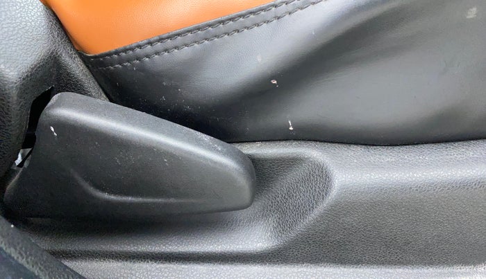 2022 Renault Kwid RXT 1.0 (O), Petrol, Manual, 16,531 km, Driver Side Adjustment Panel