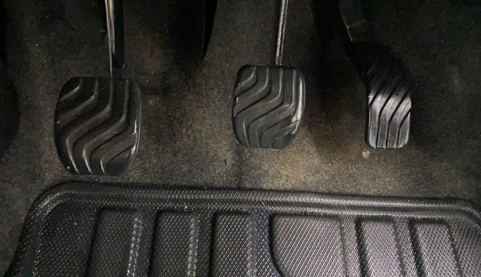 2022 Renault Kwid RXT 1.0 (O), Petrol, Manual, 16,531 km, Pedals