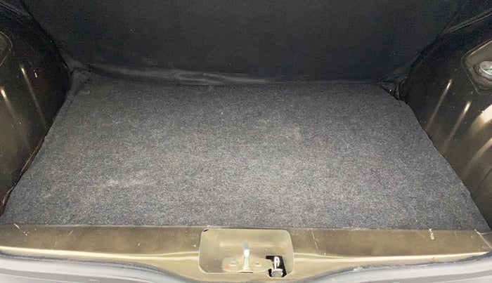 2022 Renault Kwid RXT 1.0 (O), Petrol, Manual, 16,531 km, Boot Inside