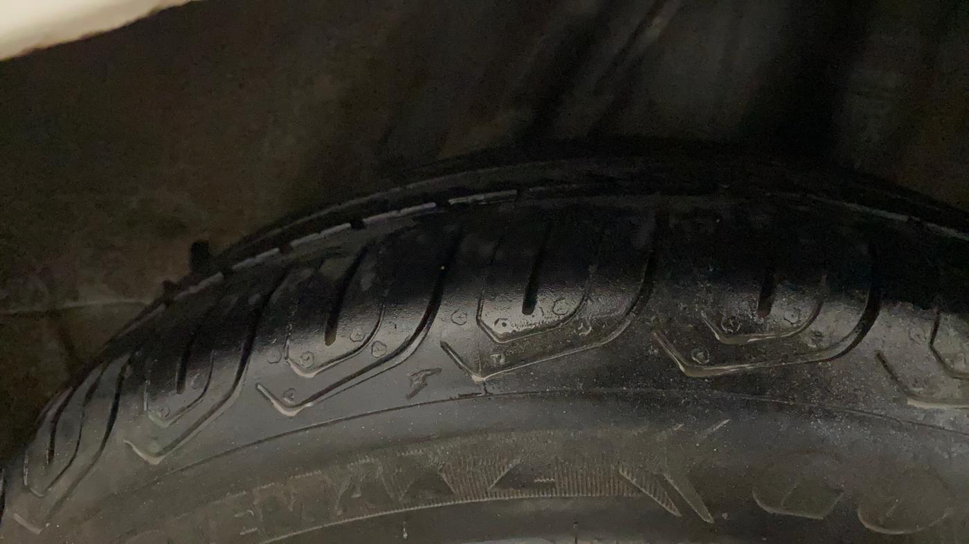 2014 Honda City 1.5L I-VTEC SV, CNG, Manual, 1,02,888 km, Left Rear Tyre Tread