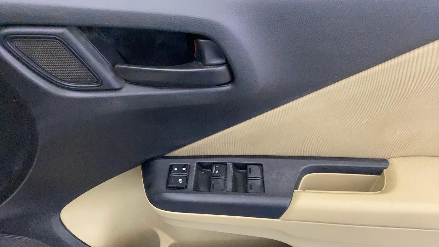 2014 Honda City 1.5L I-VTEC SV, CNG, Manual, 1,02,888 km, Driver Side Door Panels Control
