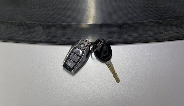 2018 Tata Tiago XM DIESEL, Diesel, Manual, 1,19,988 km, Key Close Up