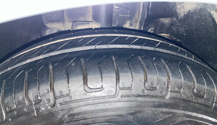 2018 Tata Tiago XM DIESEL, Diesel, Manual, 1,19,988 km, Right Front Tyre Tread