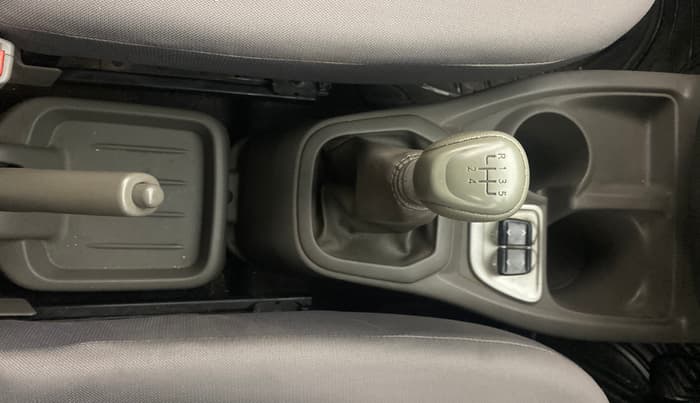 2016 Datsun Redi Go T (O), Petrol, Manual, 76,812 km, Gear Lever