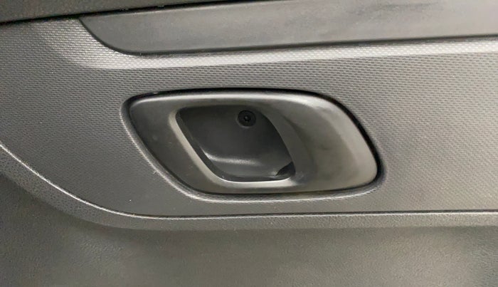 2016 Renault Kwid RXT 1.0, Petrol, Manual, 48,295 km, Driver Side Door Panels Control