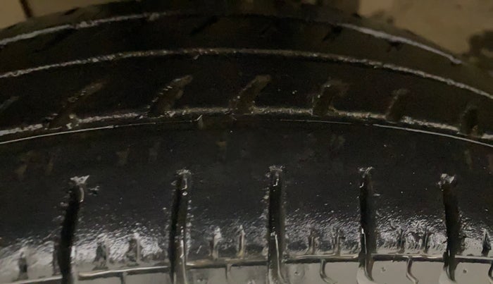 2016 Renault Kwid RXT 1.0, Petrol, Manual, 48,295 km, Left Front Tyre Tread