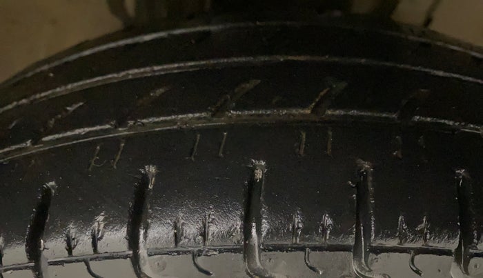 2016 Renault Kwid RXT 1.0, Petrol, Manual, 48,295 km, Right Front Tyre Tread