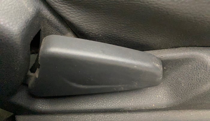 2016 Renault Kwid RXT 1.0, Petrol, Manual, 48,295 km, Driver Side Adjustment Panel