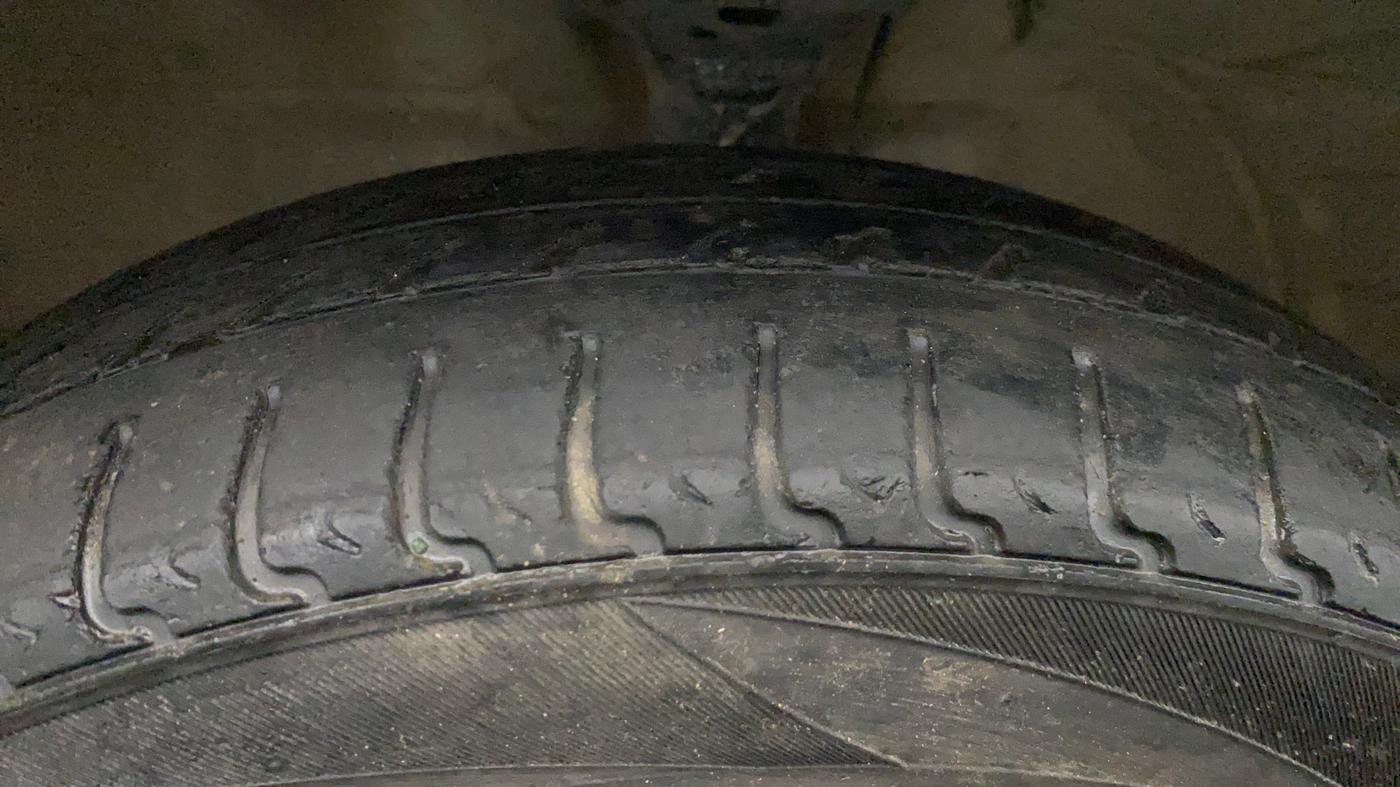 2014 Maruti Wagon R 1.0 VXI, Petrol, Manual, 64,980 km, Left Front Tyre Tread