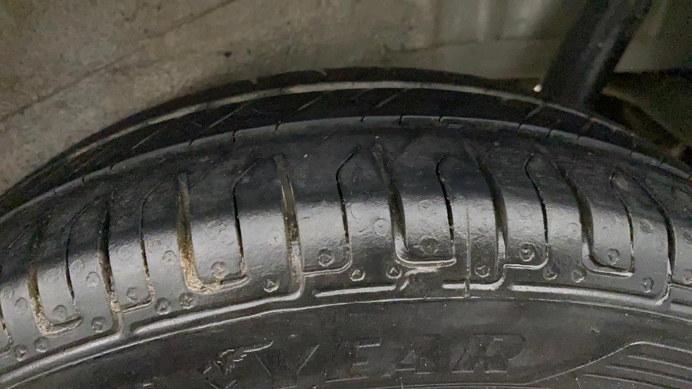 2014 Maruti Wagon R 1.0 VXI, Petrol, Manual, 64,980 km, Left Rear Tyre Tread
