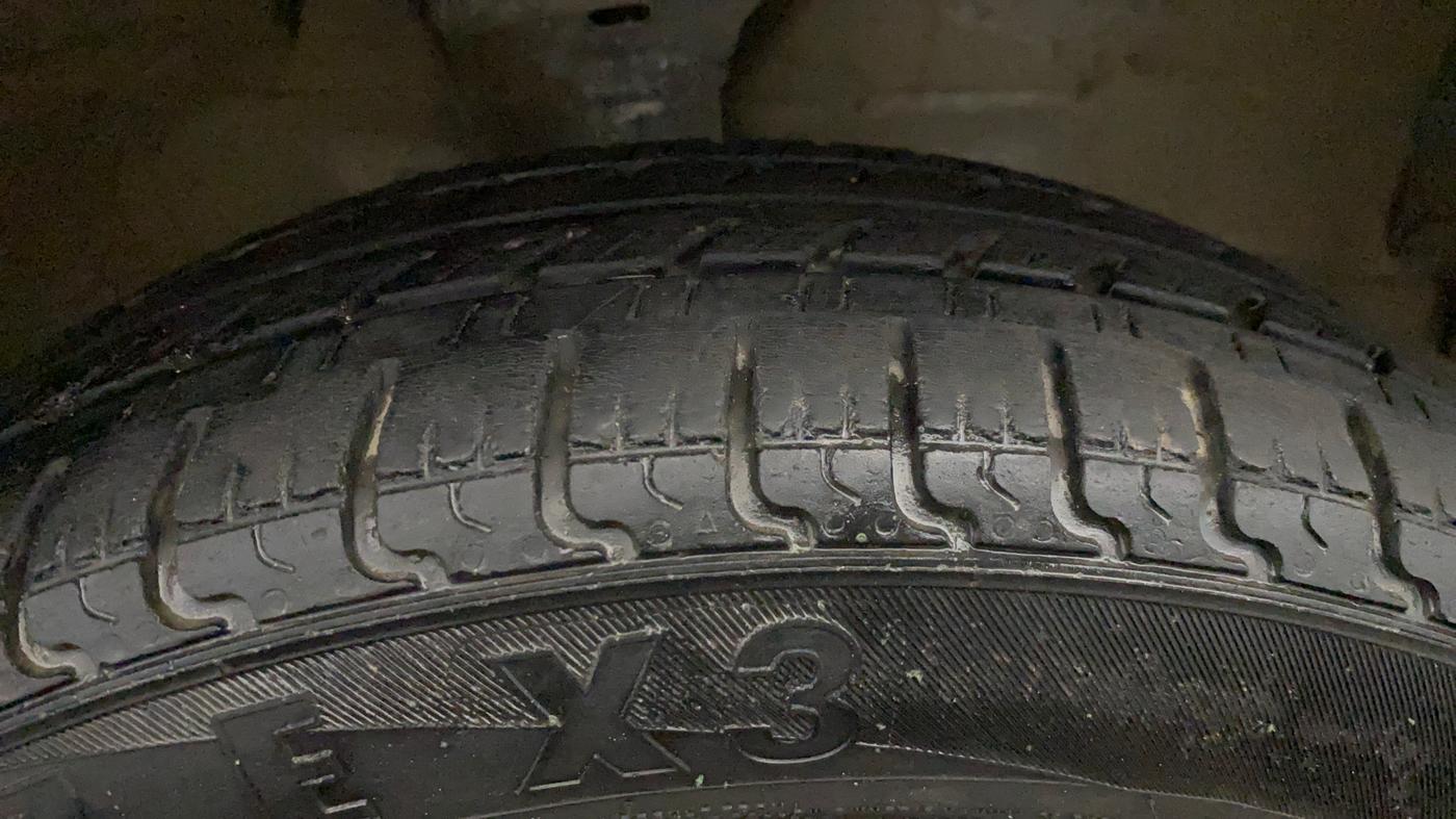 2014 Maruti Wagon R 1.0 VXI, Petrol, Manual, 64,980 km, Right Front Tyre Tread