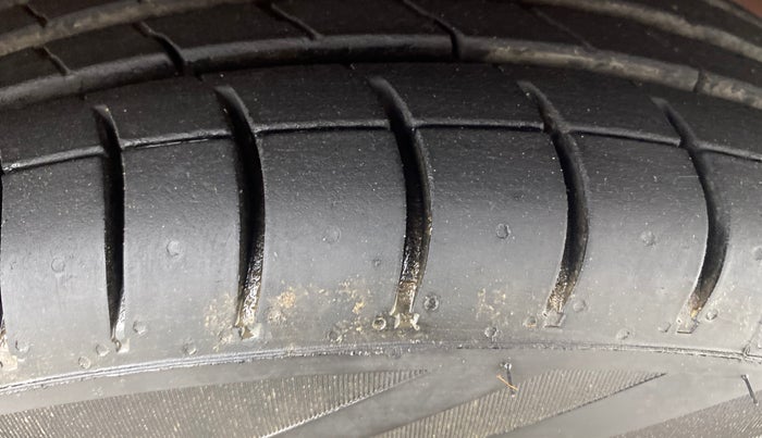 2016 Maruti Celerio ZXI AMT, Petrol, Automatic, 89,116 km, Right Front Tyre Tread