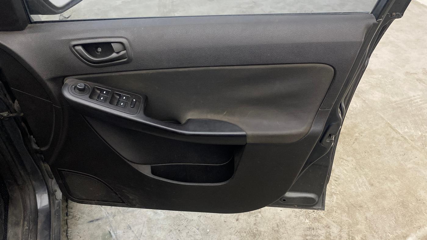 2015 Tata Zest XMS PETROL, Petrol, Manual, 39,973 km, Driver Side Door Panels Control
