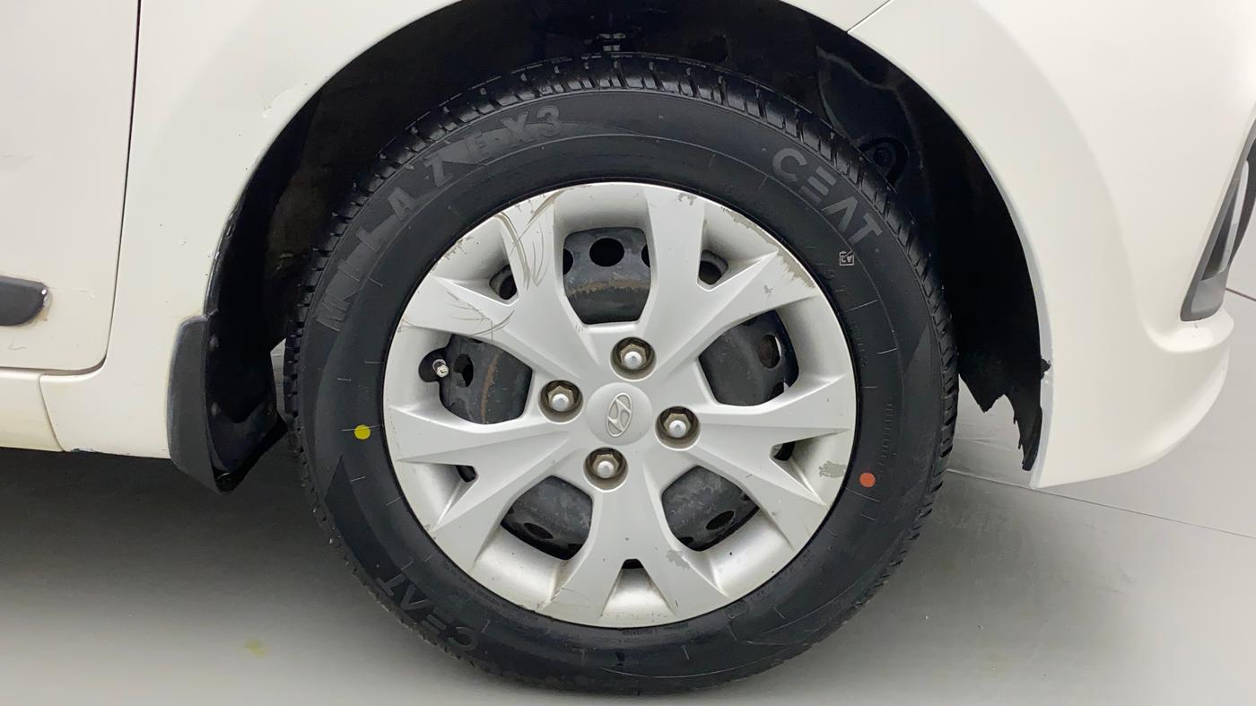 2015 Hyundai Grand i10 MAGNA 1.2 KAPPA VTVT, CNG, Manual, 1,03,121 km, Right Front Wheel