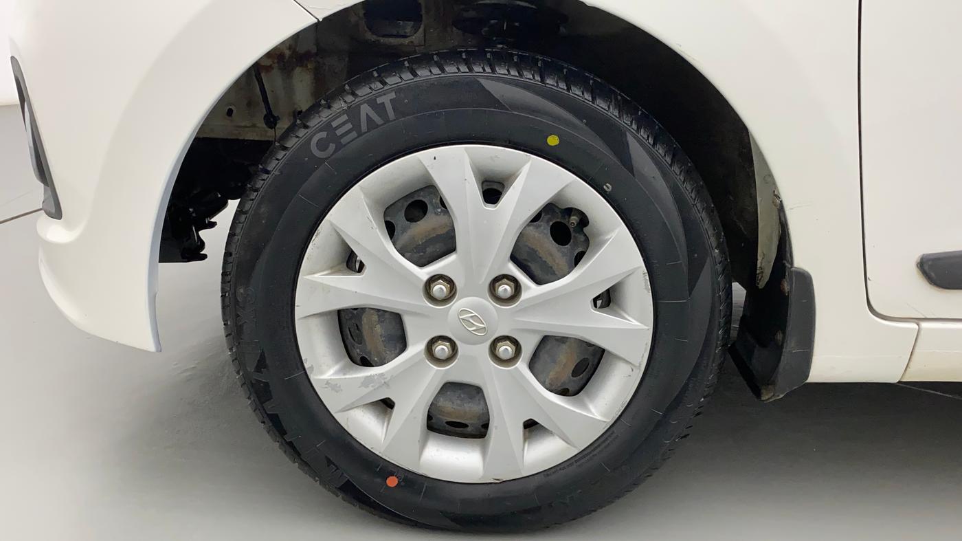 2015 Hyundai Grand i10 MAGNA 1.2 KAPPA VTVT, CNG, Manual, 1,03,121 km, Left Front Wheel