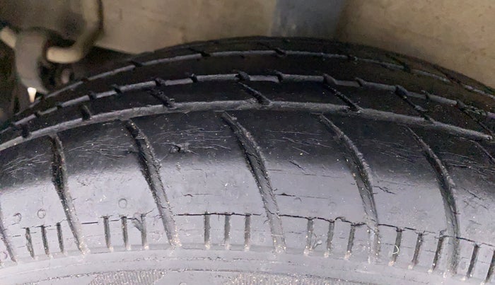 2015 Maruti Celerio VXI d, Petrol, Manual, 40,682 km, Right Rear Tyre Tread