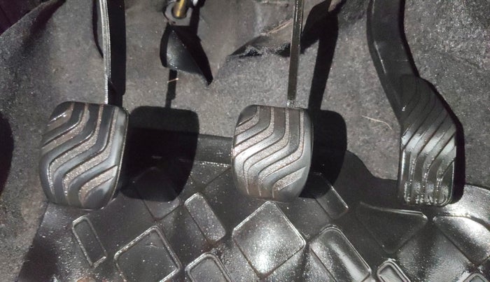 2017 Datsun Redi Go T (O), Petrol, Manual, 17,451 km, Pedals