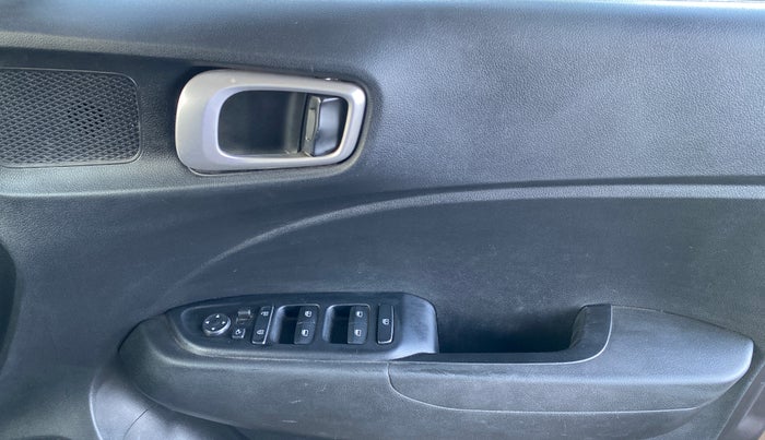 2021 Hyundai VENUE SX 1.0 TURBO IMT, Petrol, Manual, 66,883 km, Driver Side Door Panels Control