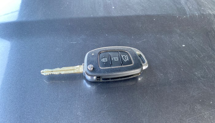 2021 Hyundai VENUE SX 1.0 TURBO IMT, Petrol, Manual, 66,883 km, Key Close Up