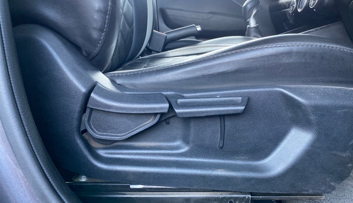 2021 Hyundai VENUE SX 1.0 TURBO IMT, Petrol, Manual, 66,883 km, Driver Side Adjustment Panel