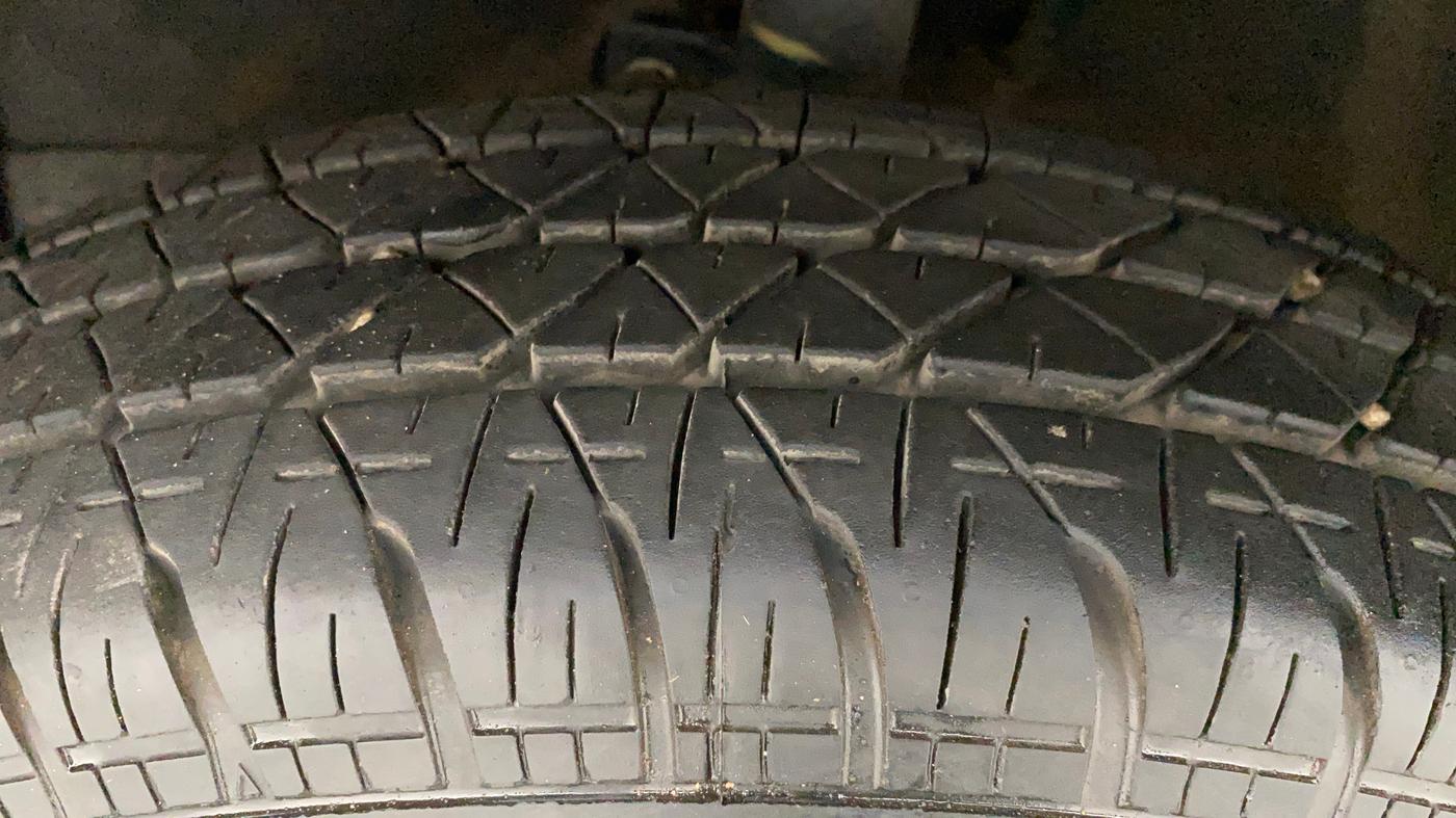 2011 Maruti Swift VXI, Petrol, Manual, 46,387 km, Left Front Tyre Tread