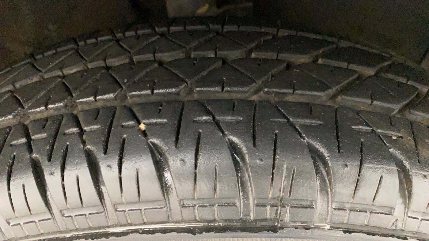 2011 Maruti Swift VXI, Petrol, Manual, 46,387 km, Right Front Tyre Tread