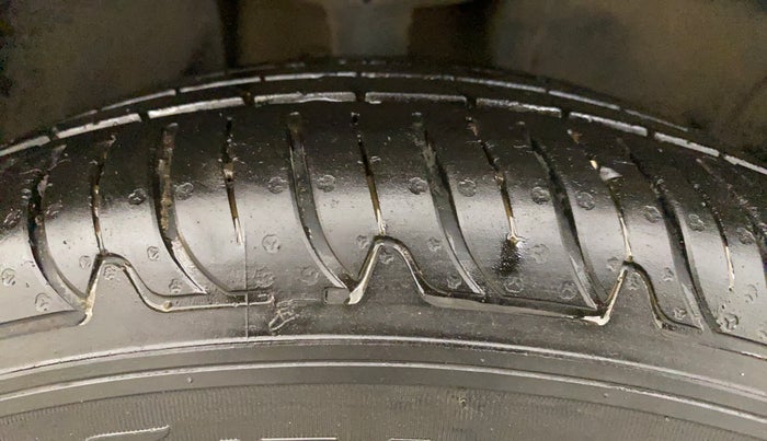 2017 Renault Duster RXS CVT, Petrol, Automatic, 46,155 km, Right Front Tyre Tread