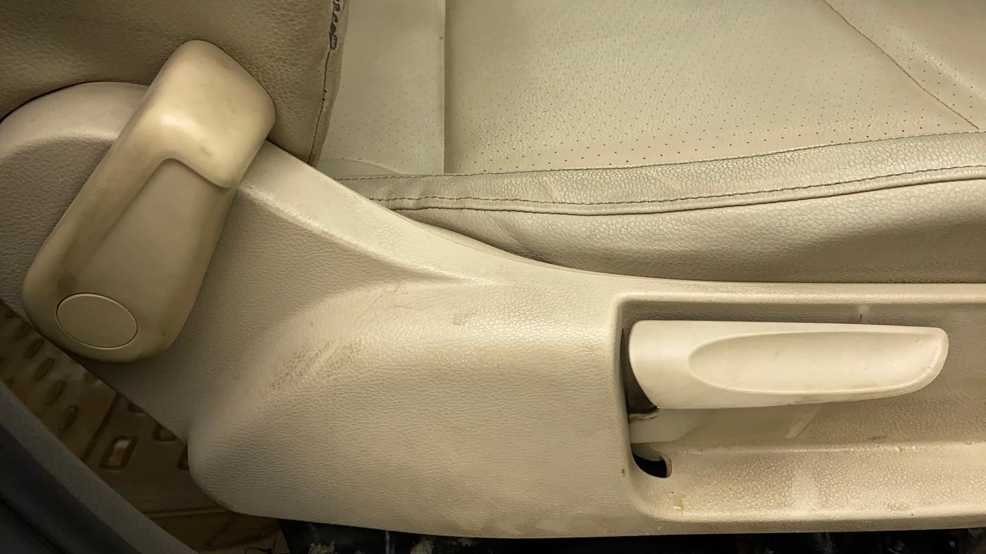 2013 Volkswagen Vento HIGHLINE 1.6 MPI, Petrol, Manual, 76,081 km, Driver Side Adjustment Panel