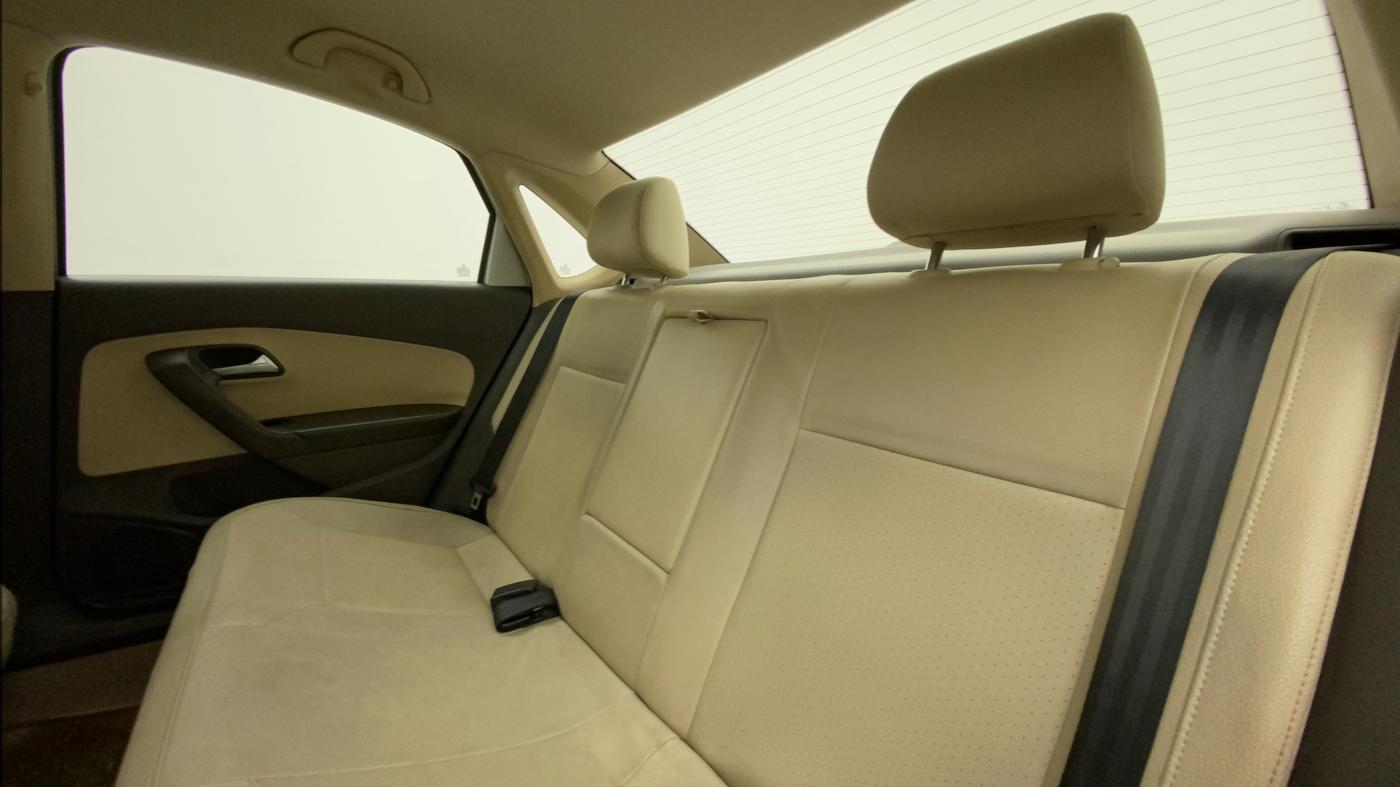 2013 Volkswagen Vento HIGHLINE 1.6 MPI, Petrol, Manual, 76,081 km, Right Side Rear Door Cabin