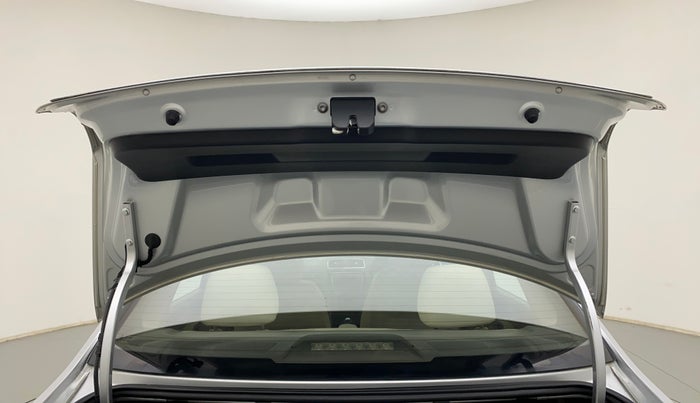 2013 Volkswagen Vento HIGHLINE 1.6 MPI, Petrol, Manual, 76,081 km, Boot Door Open