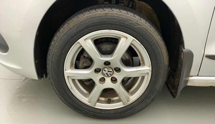 2013 Volkswagen Vento HIGHLINE 1.6 MPI, Petrol, Manual, 76,081 km, Left Front Wheel