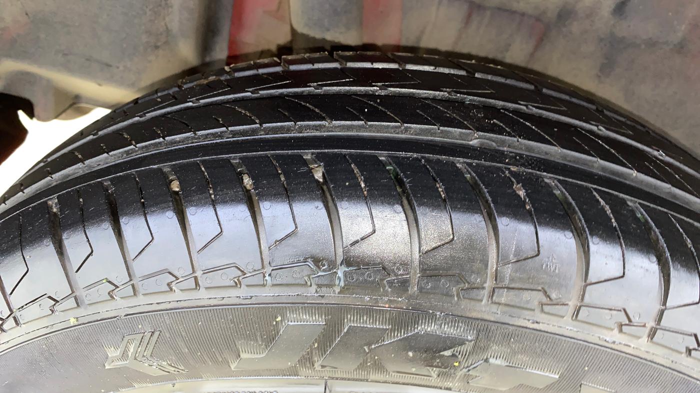 2020 Maruti Swift VXI AMT, Petrol, Automatic, 81,030 km, Right Rear Tyre Tread