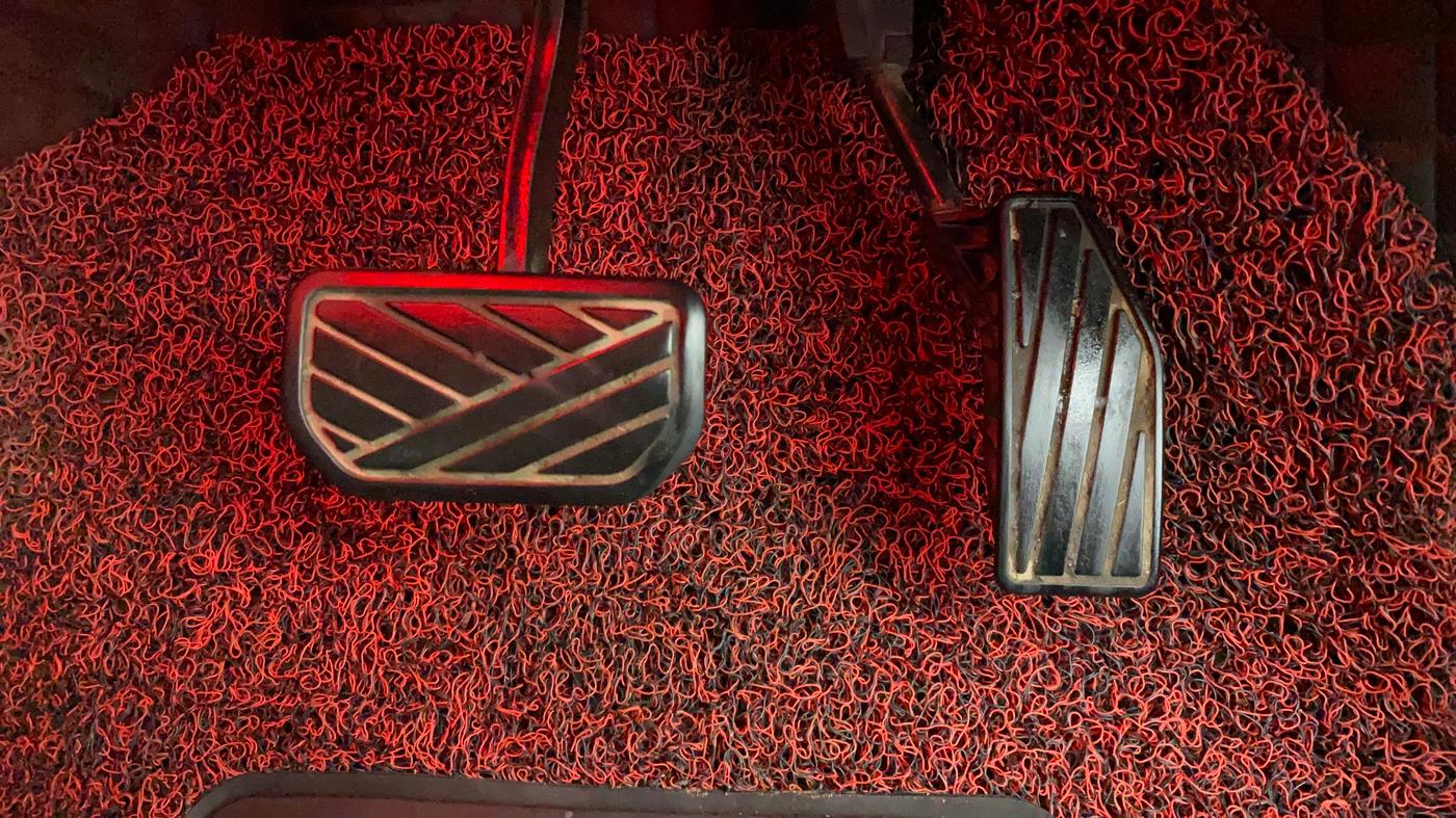 2020 Maruti Swift VXI AMT, Petrol, Automatic, 81,030 km, Pedals