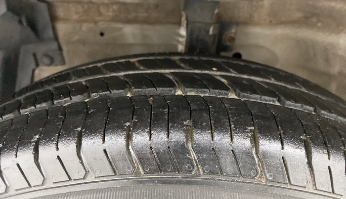 2013 Maruti Swift Dzire VXI, Petrol, Manual, 61,919 km, Left Front Tyre Tread