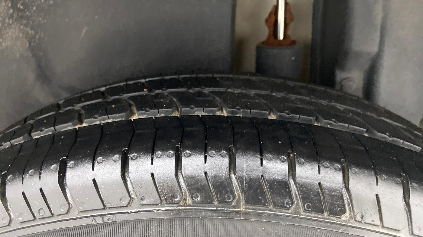 2013 Maruti Swift Dzire VXI, Petrol, Manual, 61,919 km, Left Rear Tyre Tread
