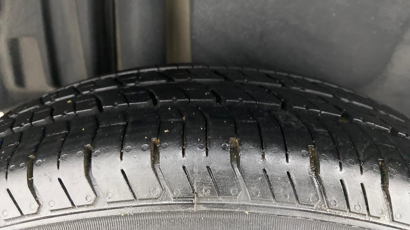 2013 Maruti Swift Dzire VXI, Petrol, Manual, 61,919 km, Right Rear Tyre Tread