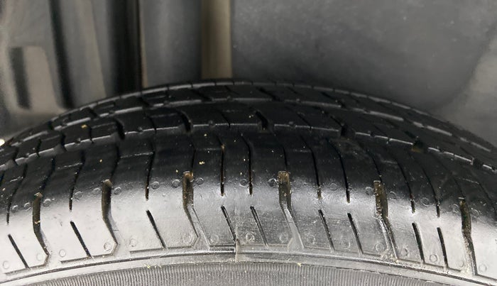 2013 Maruti Swift Dzire VXI, Petrol, Manual, 61,919 km, Right Rear Tyre Tread