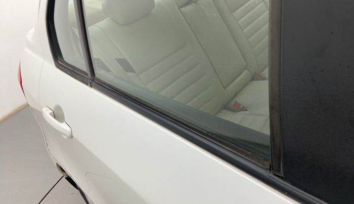 2013 Maruti Swift Dzire VXI, Petrol, Manual, 61,919 km, Right rear door - Weather strip has minor damage